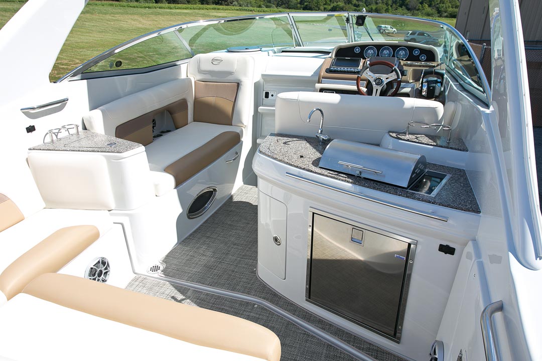 crownline-boats-cruiser-cr-294cr-feature-07
